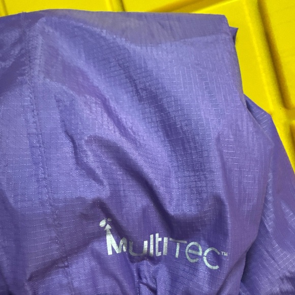 Coleman windbreaker puller. Adult small - Picture 6 of 6